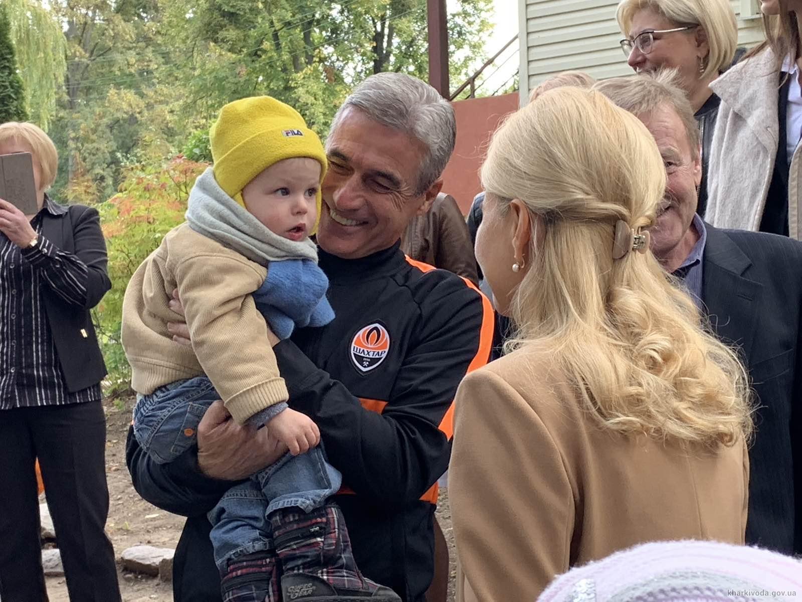 Світлична та гравці &quot;Шахтаря&quot; відвідали будинок дитини &quot;Зелений гай&quot;